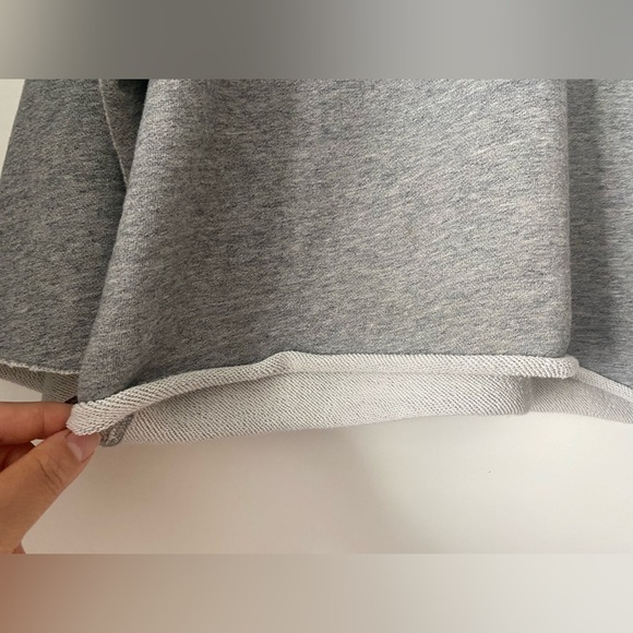 J. Crew Men's Vintage Fleece Grey Crew Neck Raw Hem Pullover Sweatshirt - Picture 7 of 9